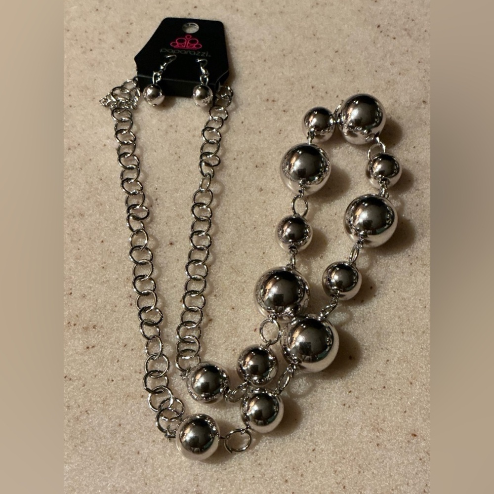 Paparazzi Shimmering Silver Necklace Set